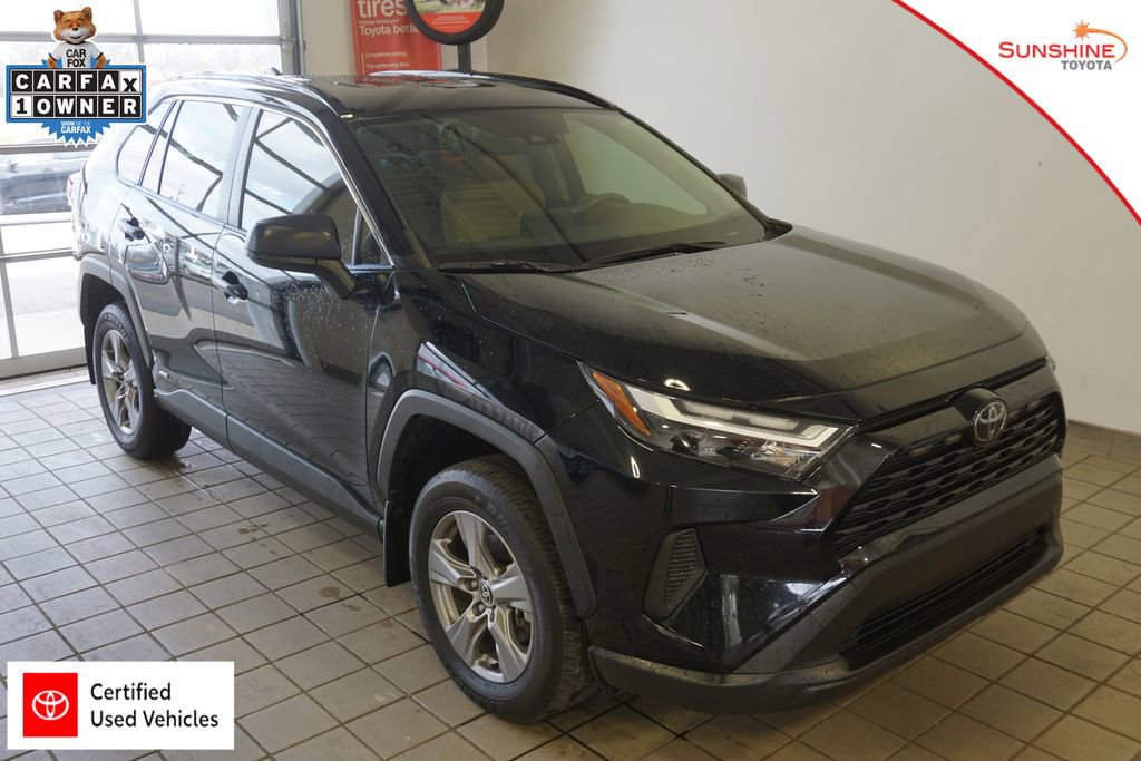 Used 2025 Toyota RAV4 LE video 1