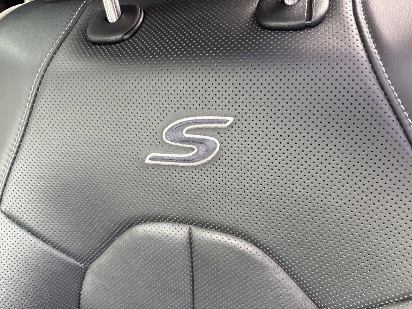 Used 2024 Chrysler Pacifica Limited w/ S Appearance Package image 16