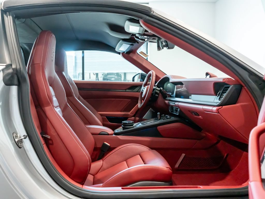 Certified 2026 Porsche 911 Targa 4 GTS AWD/4WD image 26