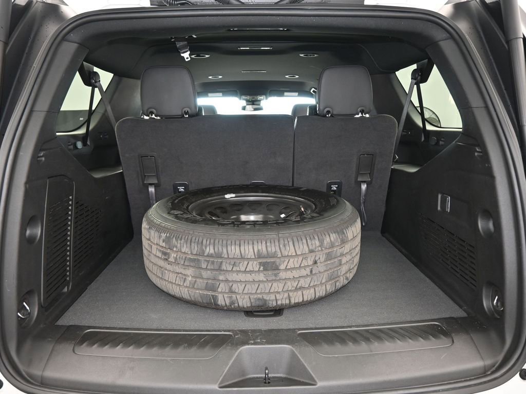 Used 2025 Chevrolet Suburban LT image 45