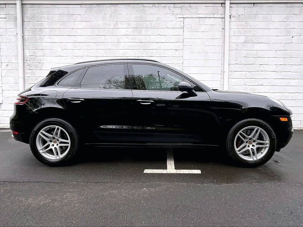 Used 2017 Porsche Macan AWD/4WD image 6
