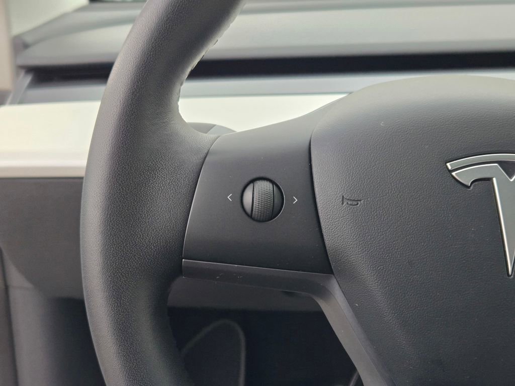 Used 2021 Tesla Model Y Long Range image 28