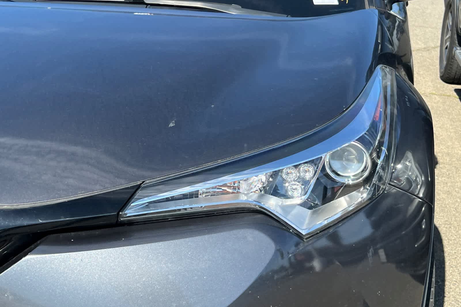 Used 2019 Toyota C-HR XLE FWD image 11