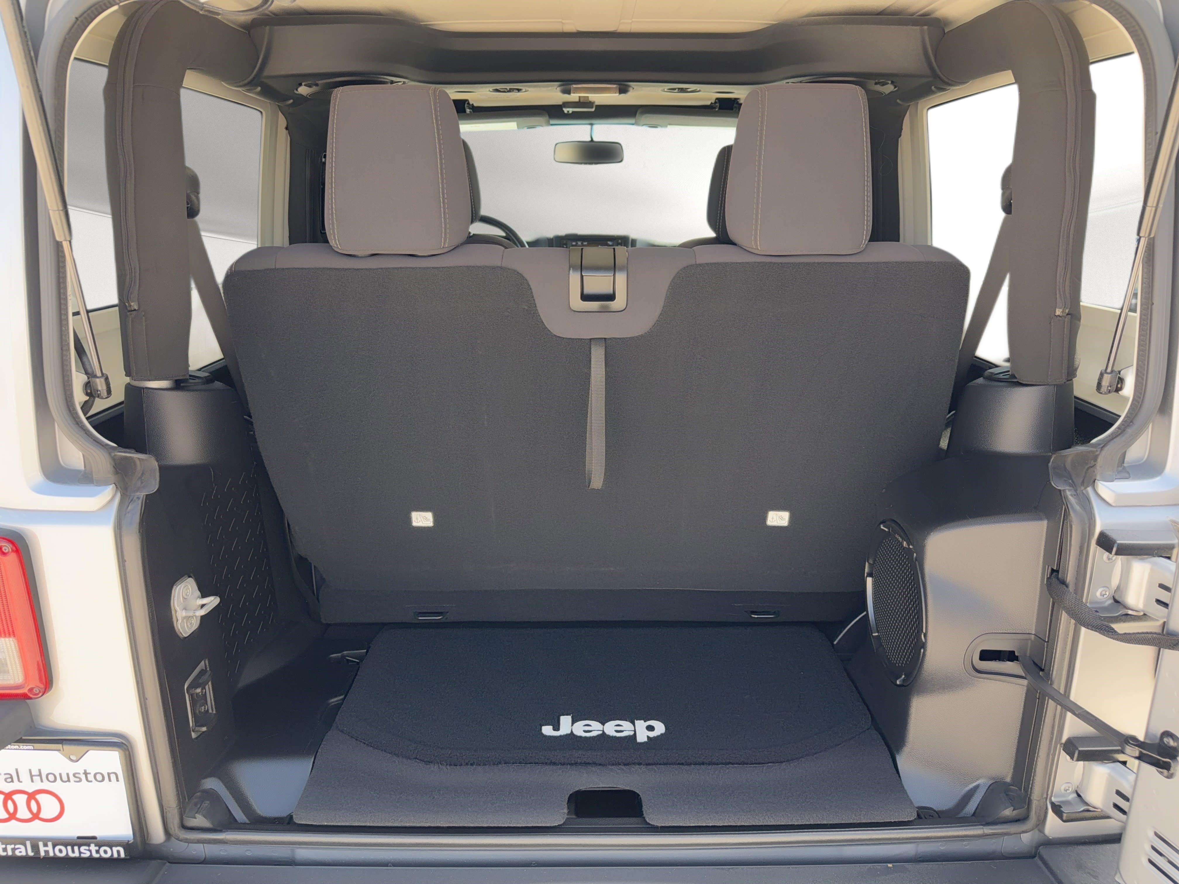 Used 2013 Jeep Wrangler Sahara w/ Connectivity Group image 13