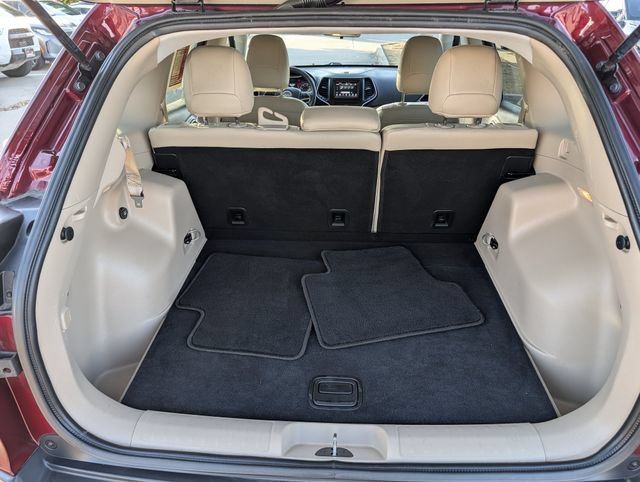 Used 2019 Jeep Cherokee Latitude w/ Popular Appearance Group FWD image 27
