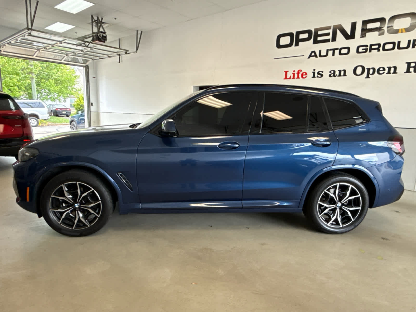 Used 2024 BMW X3 xDrive30i w/ Premium Package w/ZPA AWD/4WD image 3