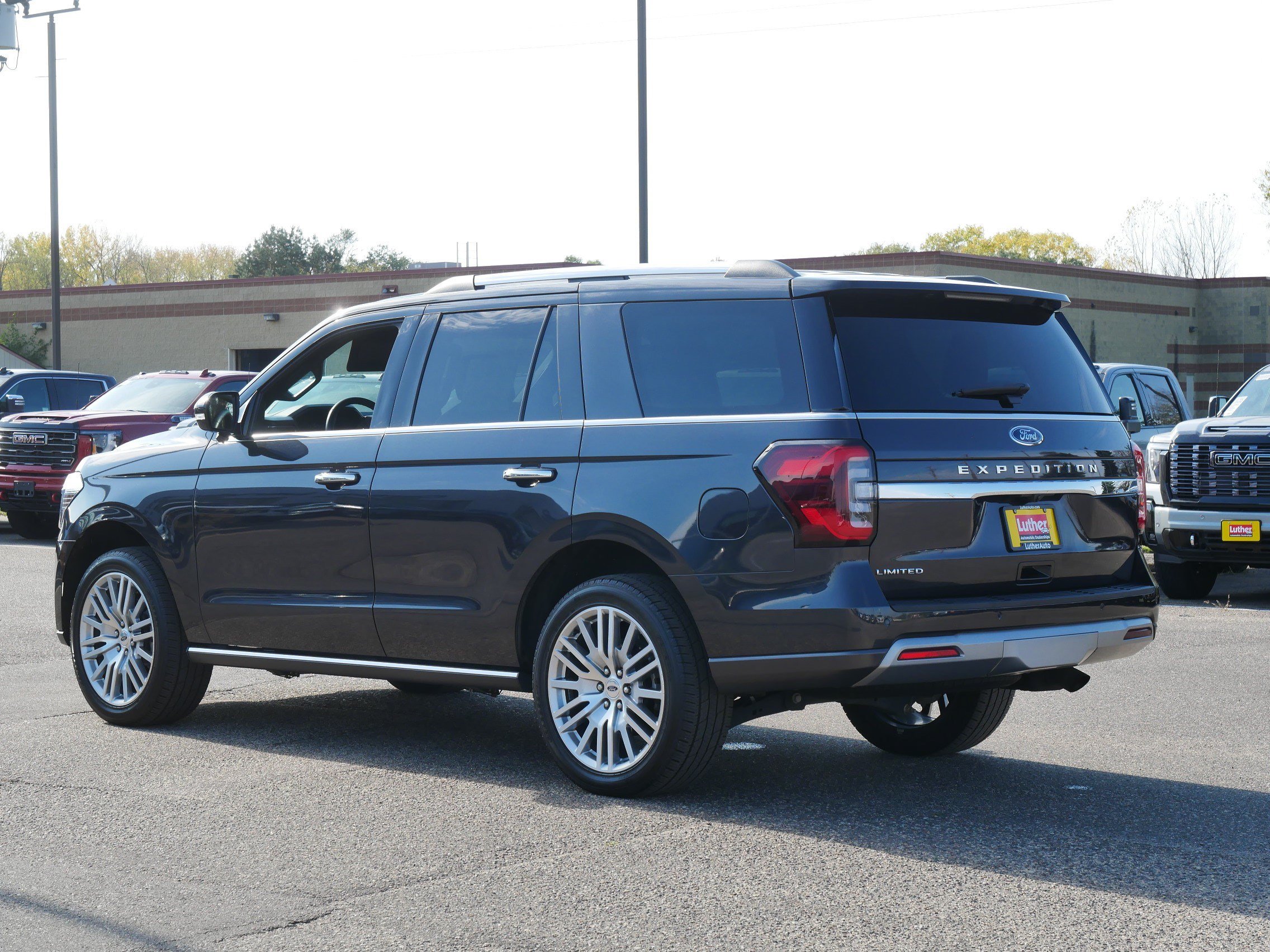 Used 2024 Ford Expedition Limited AWD/4WD image 5
