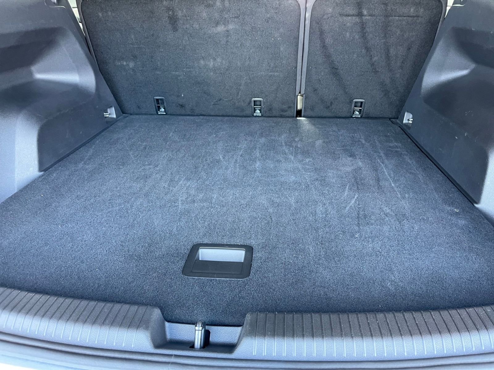 Used 2025 Volkswagen Atlas Cross Sport SE image 31