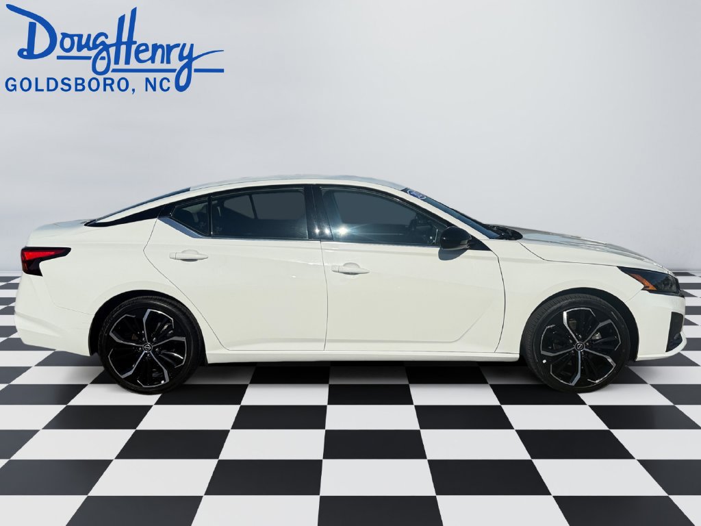 Used 2025 Nissan Altima 2.5 SR FWD image 6