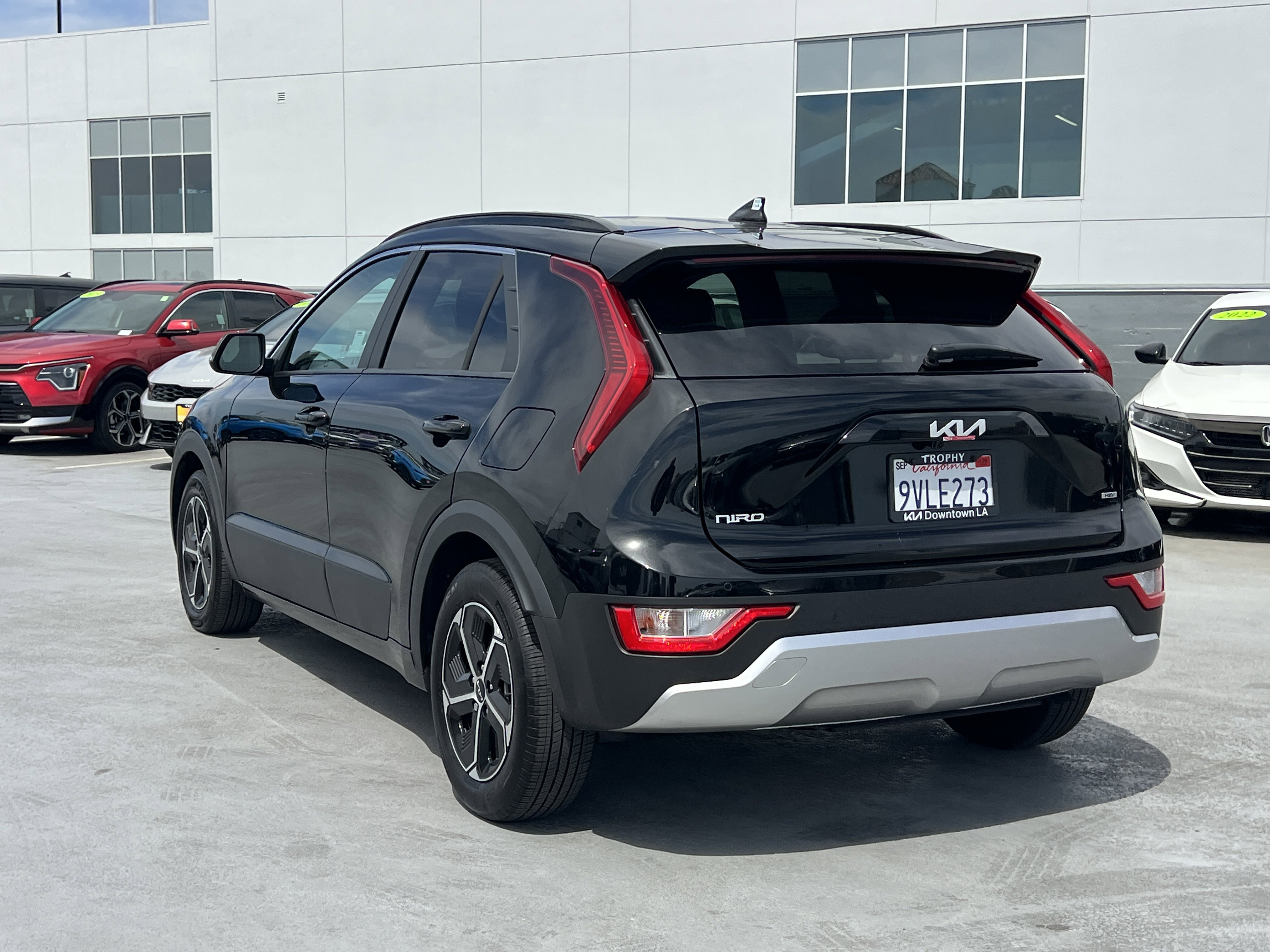 Used 2025 Kia Niro EX image 4