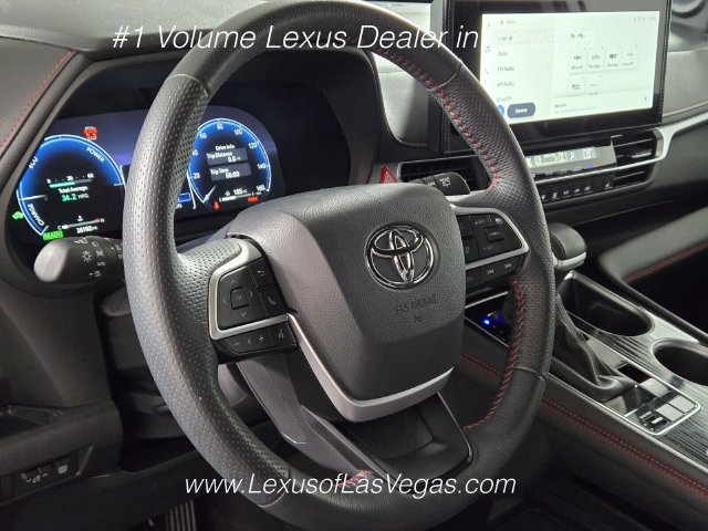 Used 2025 Toyota Sienna XSE w/ XSE Plus Package FWD image 30