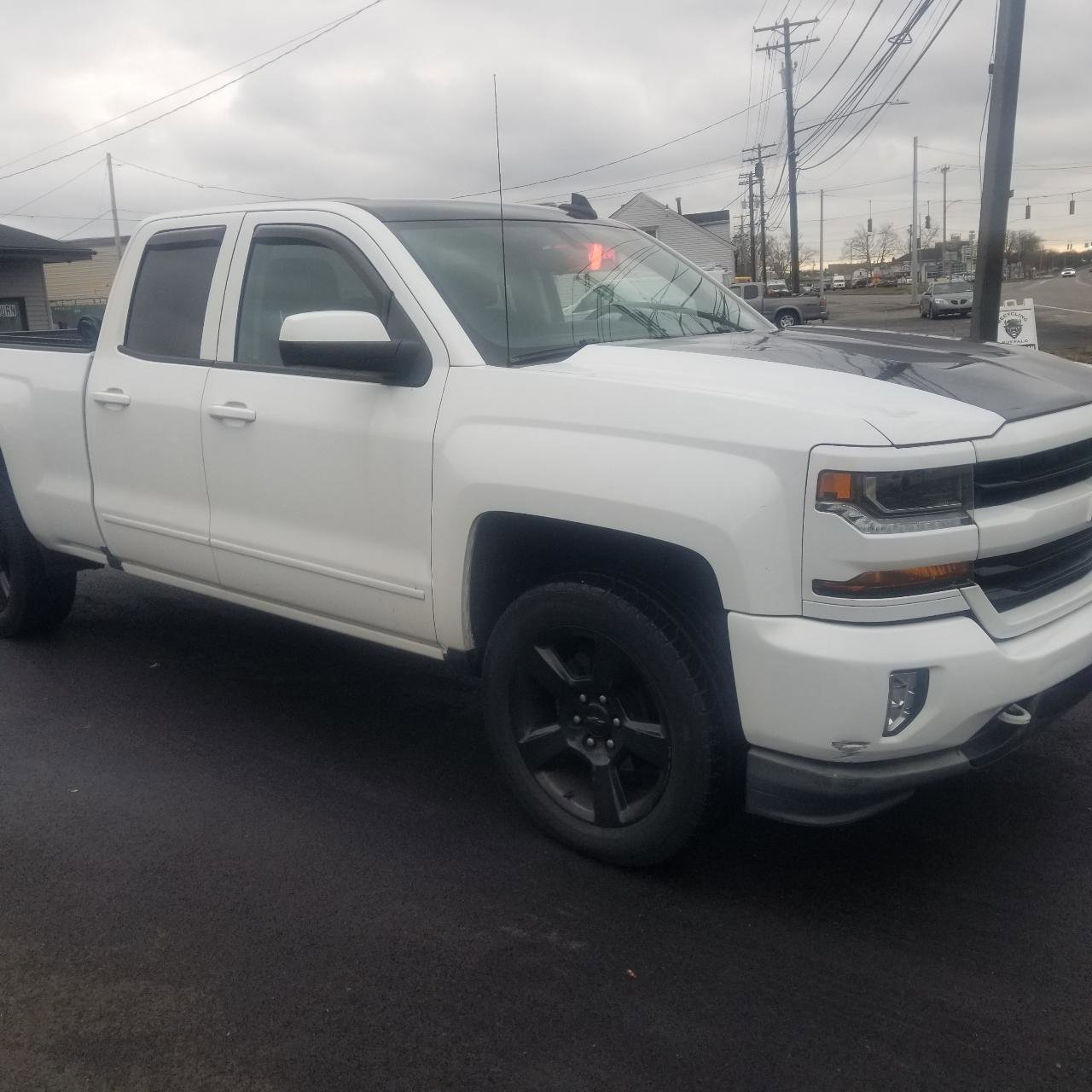 Used 2018 Chevrolet Silverado 1500 LT w/ All Star Edition AWD/4WD image 7