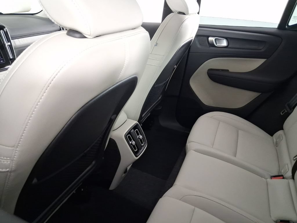 Certified 2026 Volvo XC40 B5 Plus AWD/4WD image 18