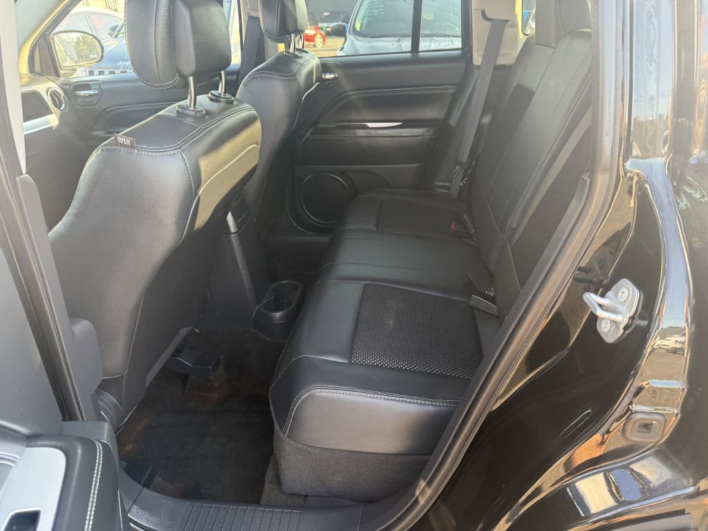 Used 2016 Jeep Compass Latitude w/ Sun/Sound Group image 15