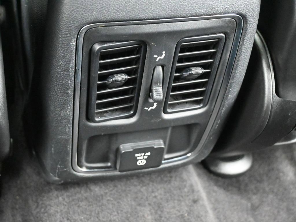 Used 2018 Jeep Grand Cherokee Altitude image 14