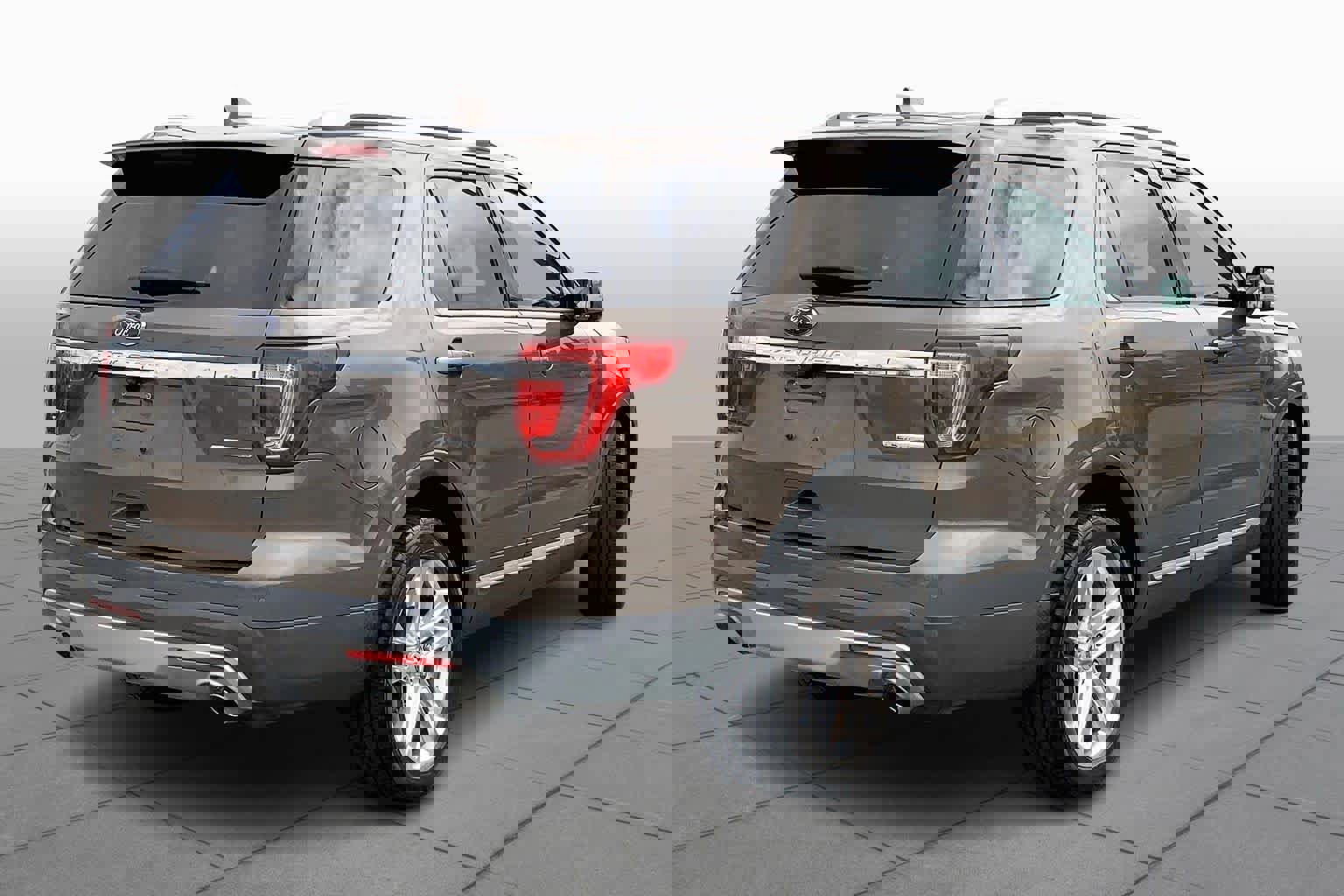 Used 2016 Ford Explorer XLT w/ Equipment Group 202A image 12