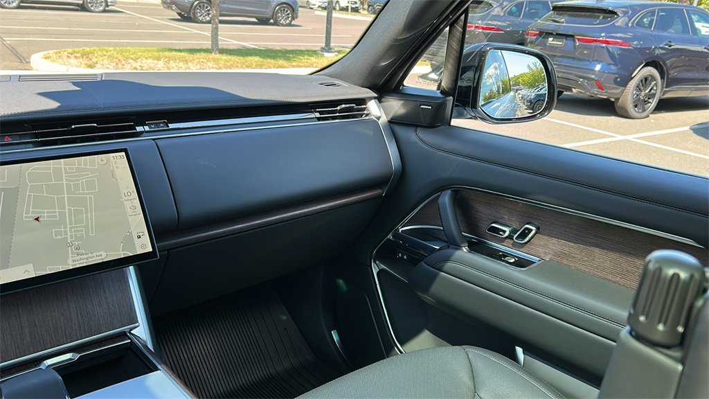 New 2025 Land Rover Range Rover SE image 24