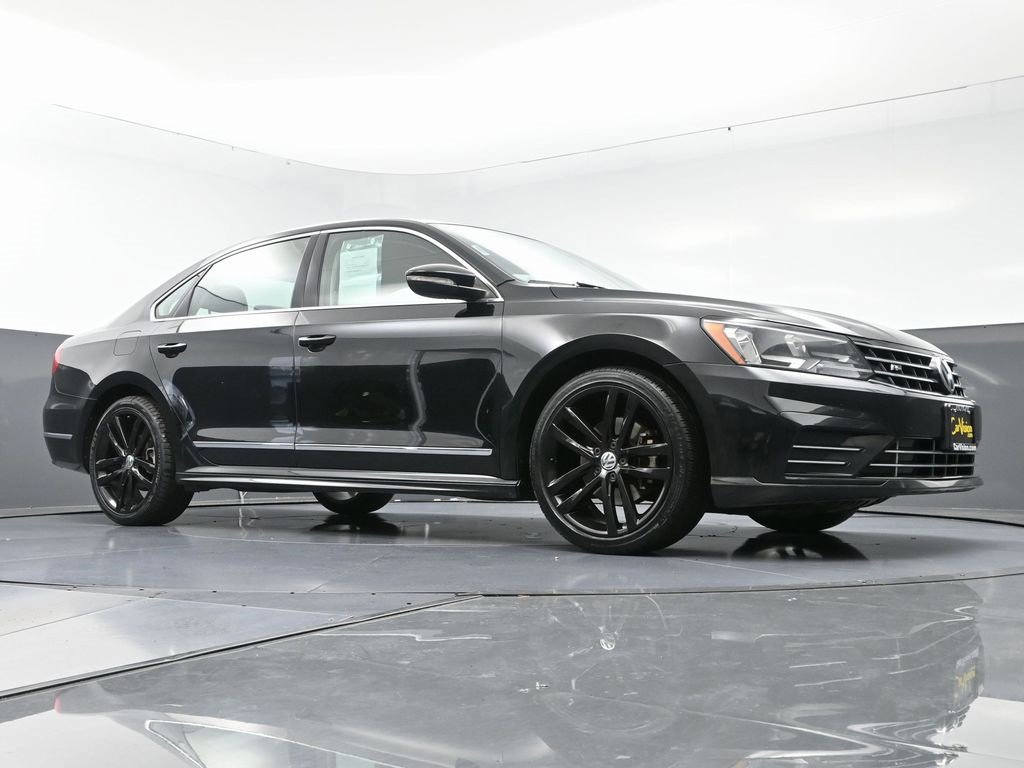 Used 2016 Volkswagen Passat 1.8T R-Line image 44