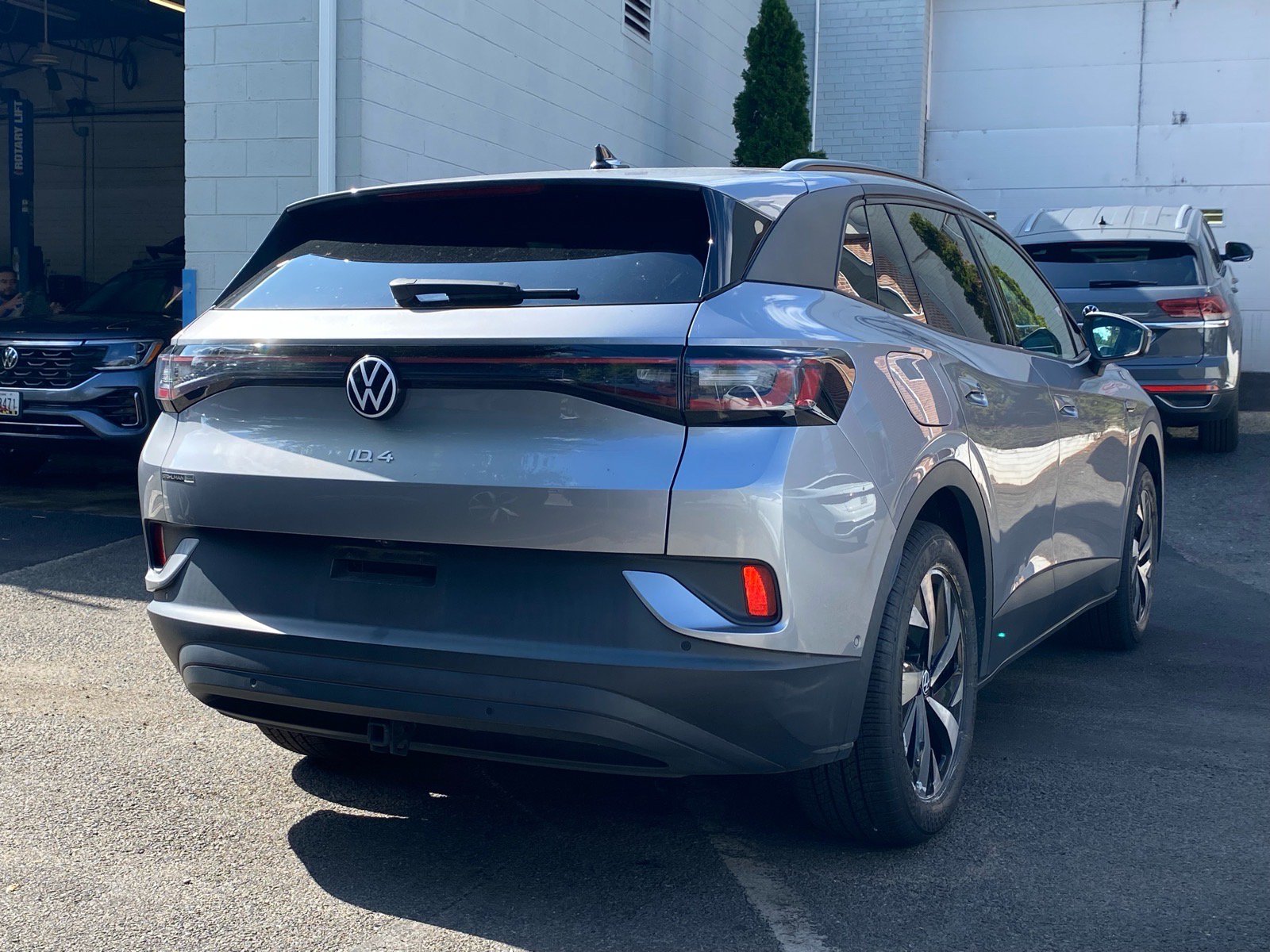 Certified 2023 Volkswagen ID.4 Pro AWD/4WD image 2