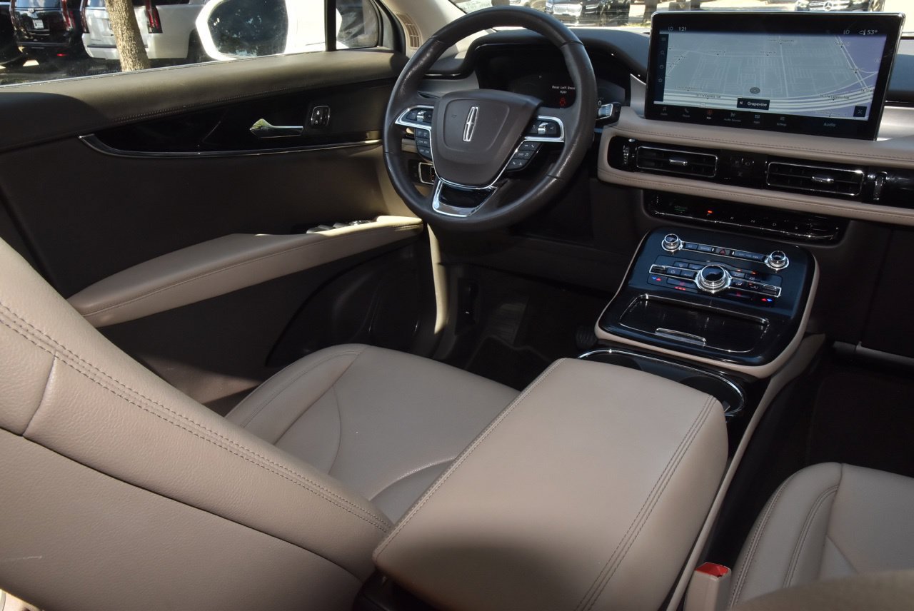 Used 2022 Lincoln Nautilus FWD w/ Premium Package image 15