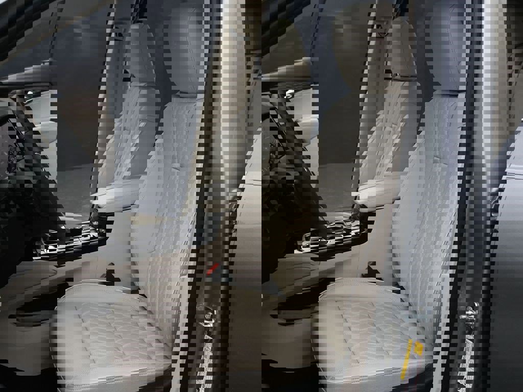 Used 2023 Buick Envision Avenir AWD/4WD image 16