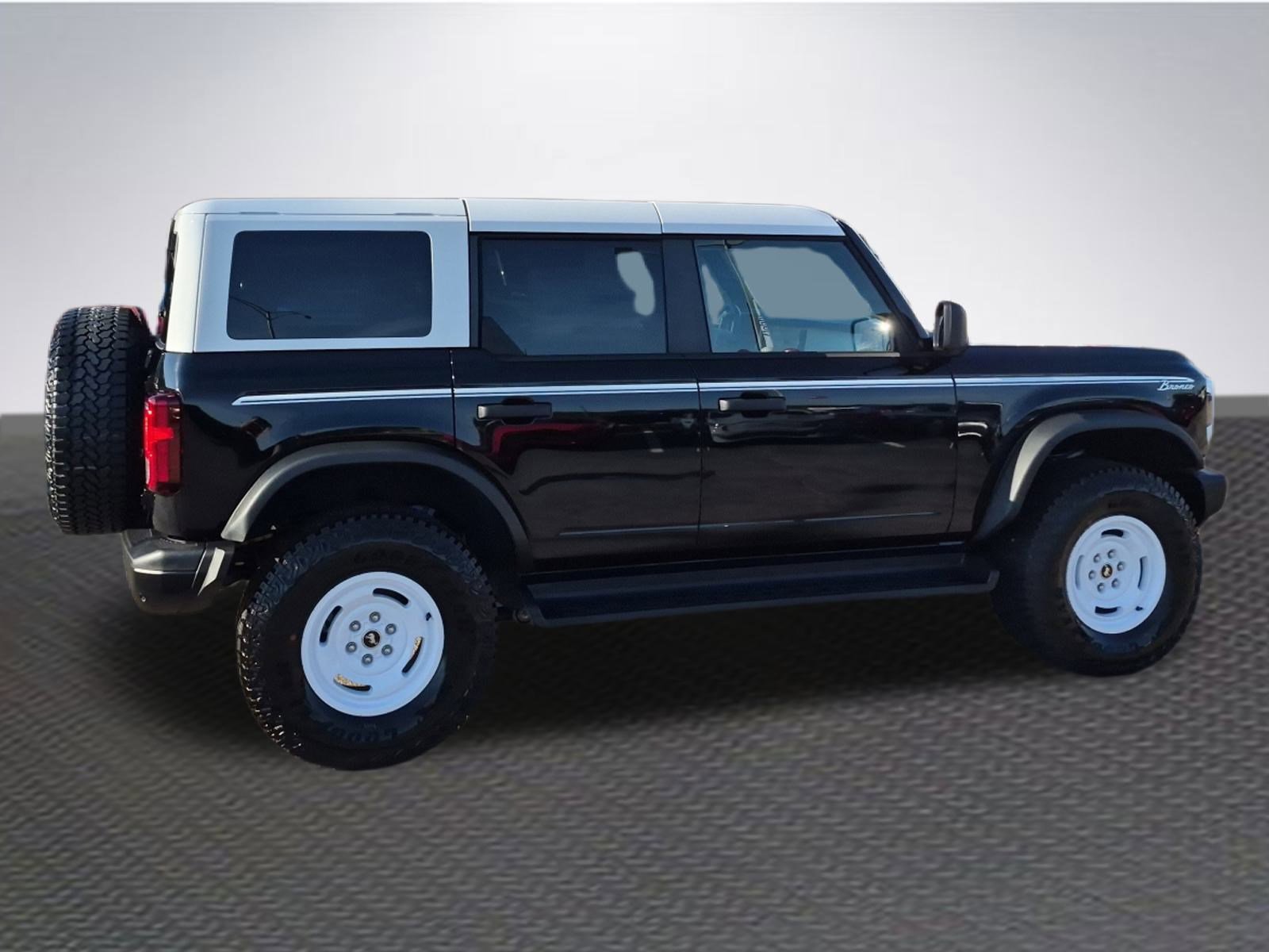 New 2025 Ford Bronco Heritage Edition image 4