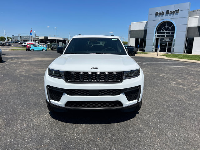 New 2026 Jeep Grand Cherokee Limited w/ Limited Altitude Package AWD/4WD image 2