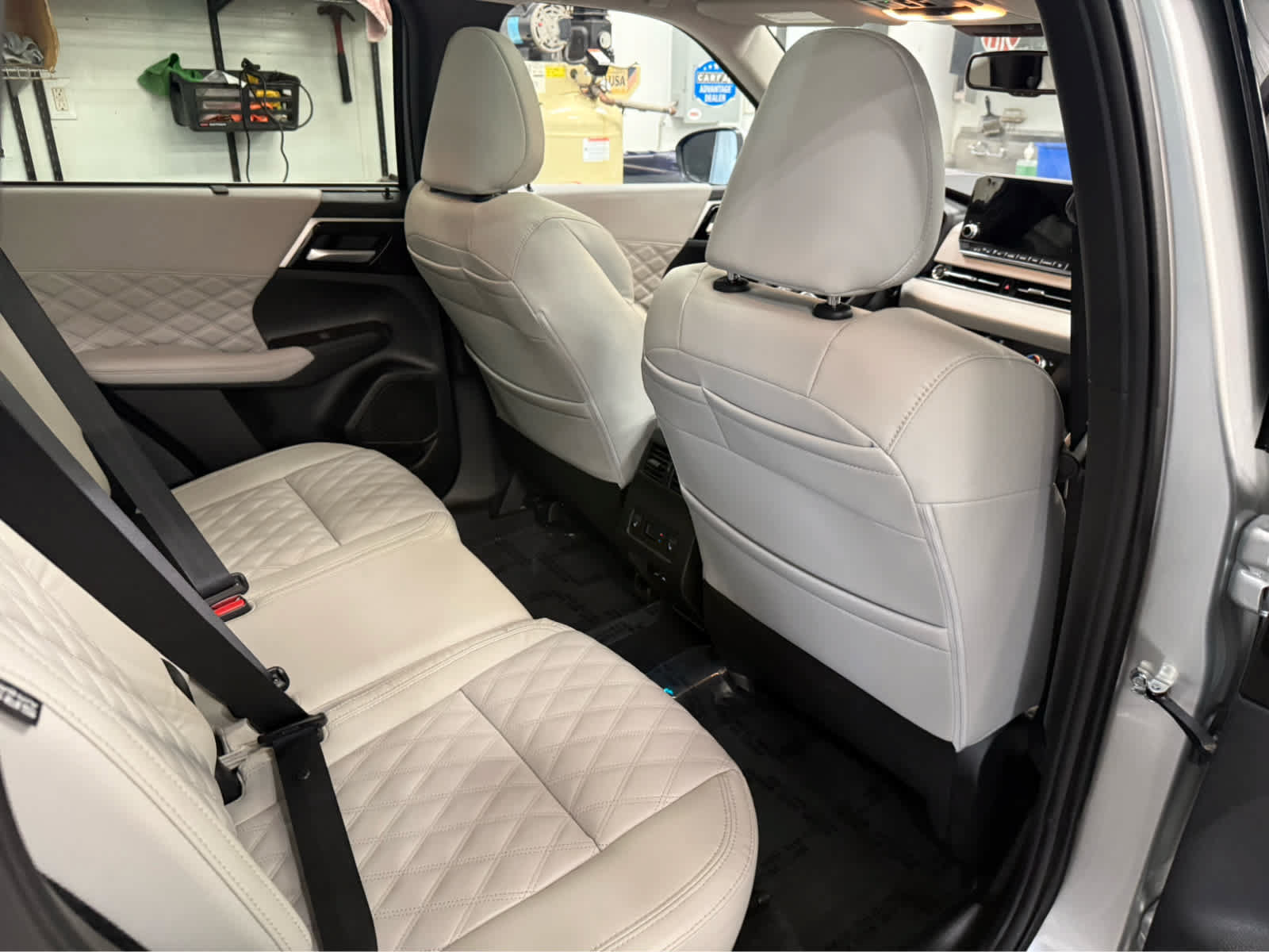 Used 2024 Mitsubishi Outlander SEL AWD/4WD image 28