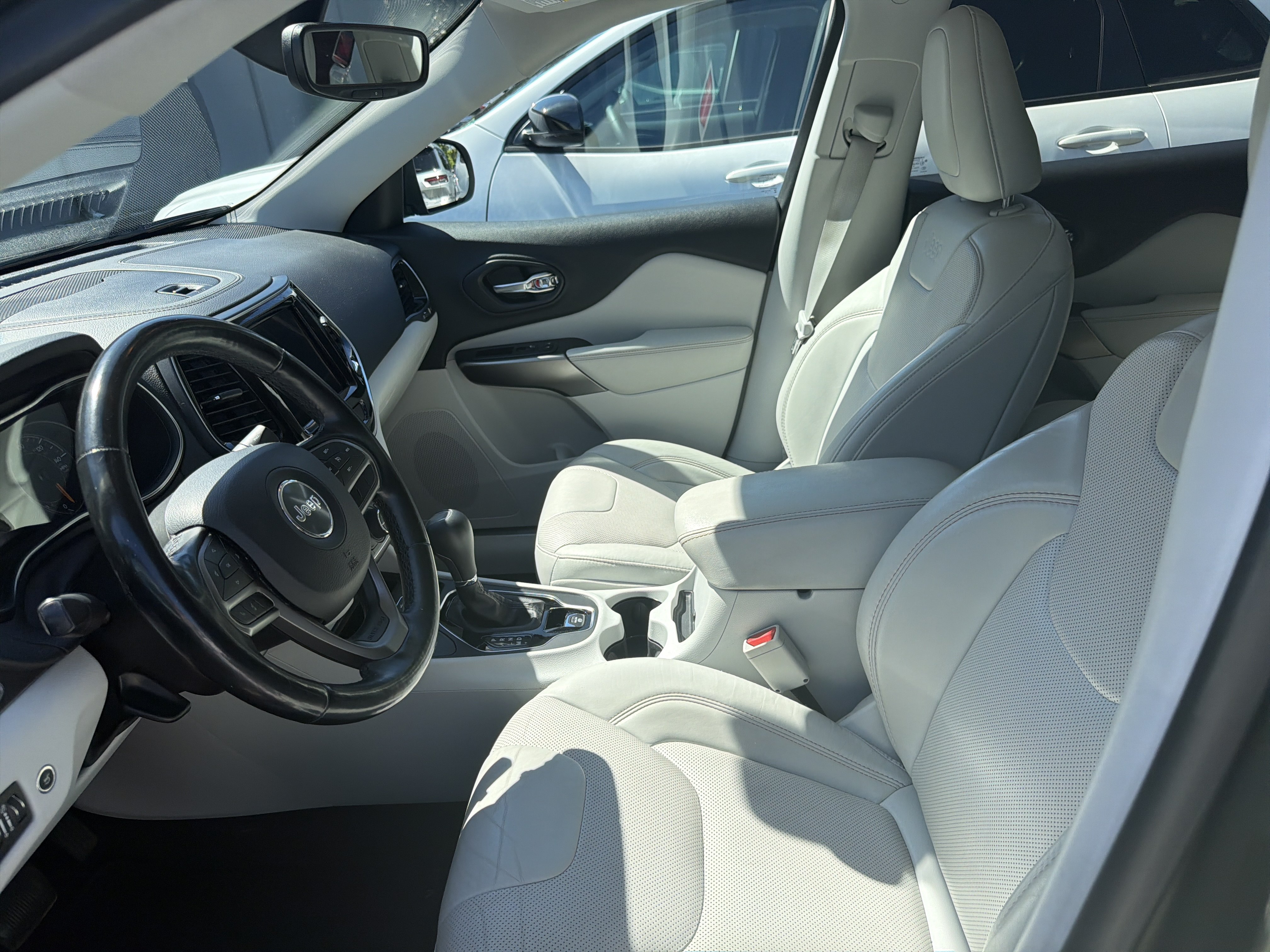 Used 2020 Jeep Cherokee Limited AWD/4WD image 11