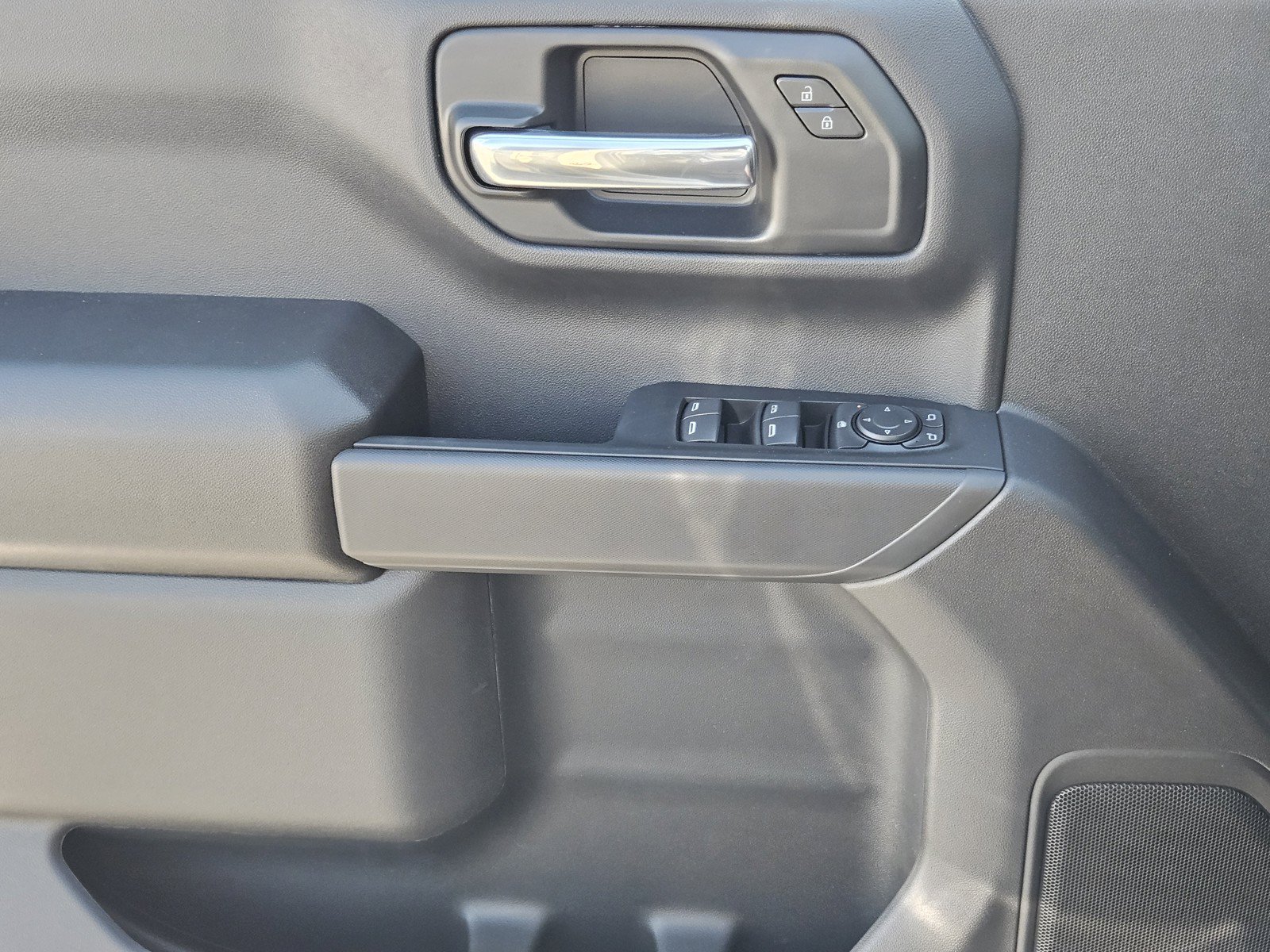 New 2026 Chevrolet Silverado 1500 Custom Trail Boss w/ LPO, Dark Essentials Package AWD/4WD image 17
