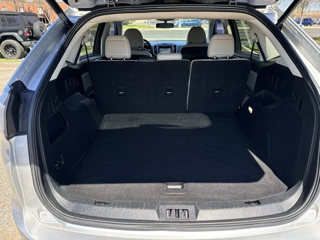 Used 2018 Ford Edge Titanium w/ Equipment Group 301A image 9