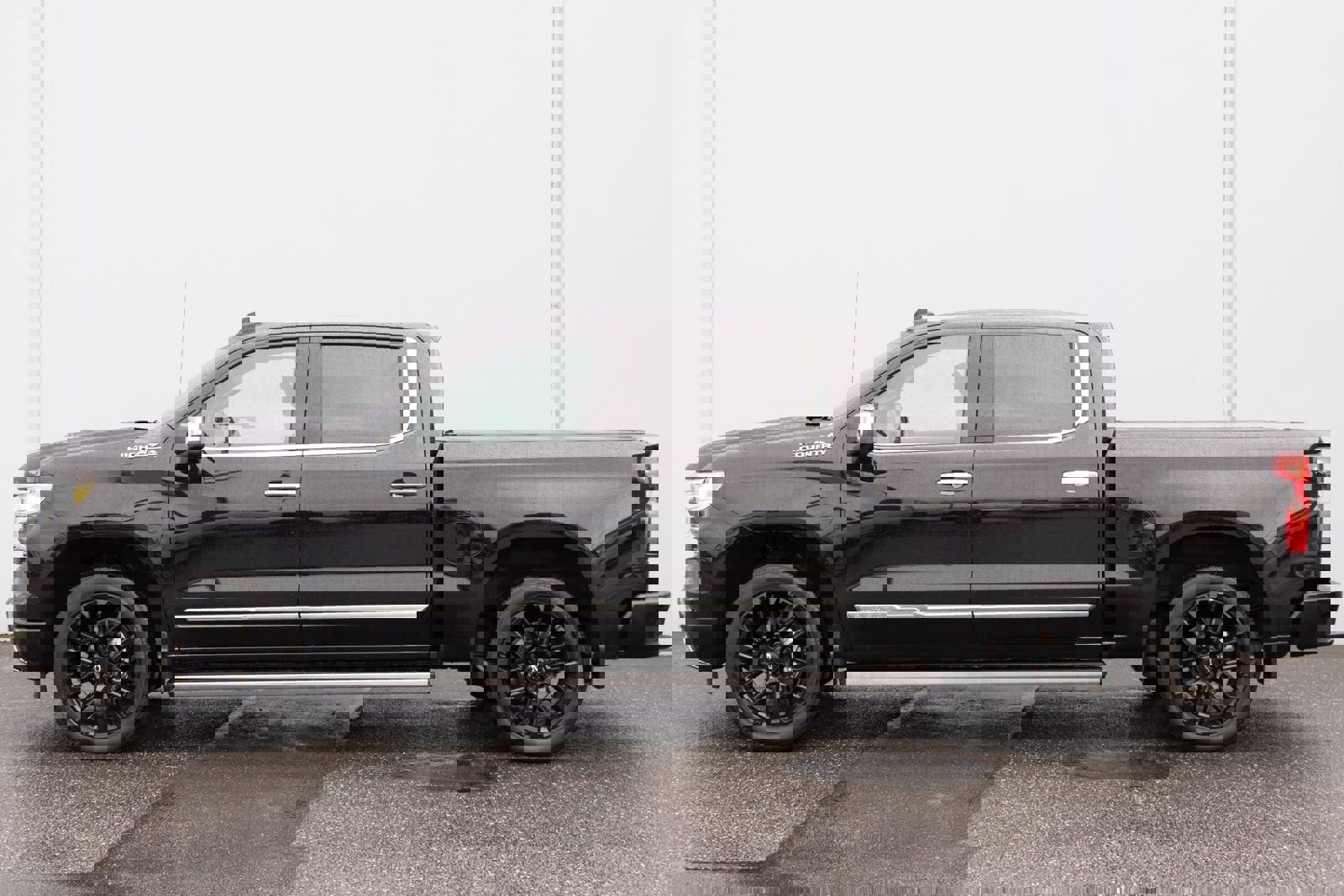 Used 2024 Chevrolet Silverado 1500 High Country w/ Technology Package image 30