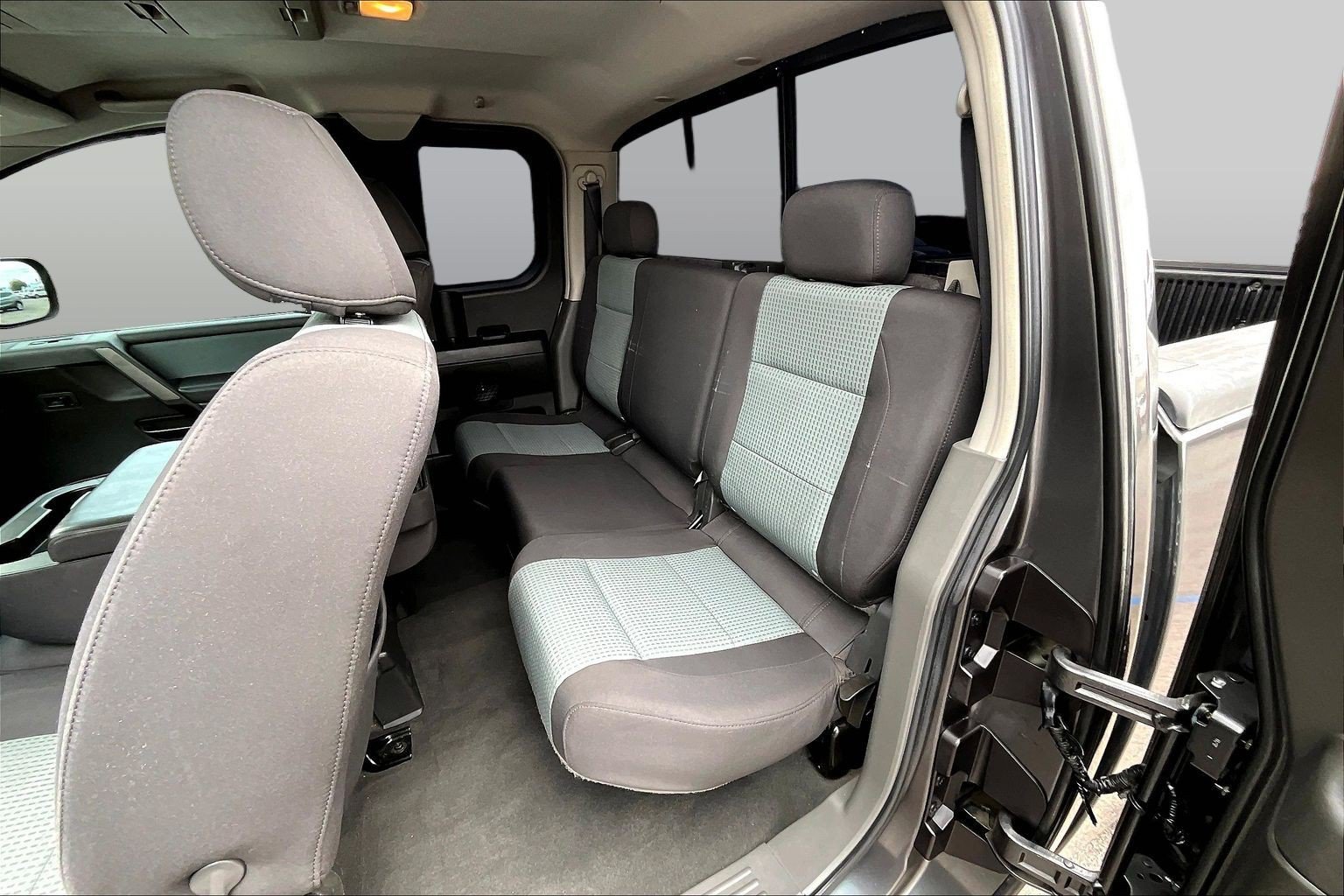 Used 2005 Nissan Titan SE RWD image 22