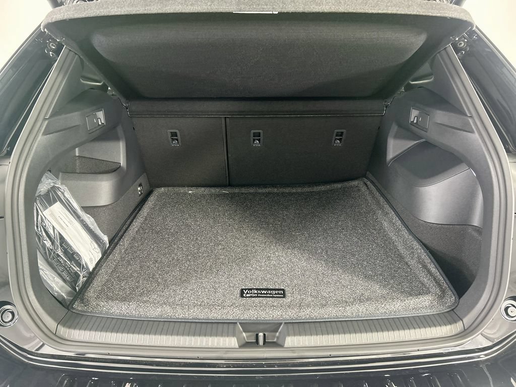 New 2026 Volkswagen Tiguan SE R-Line FWD image 26