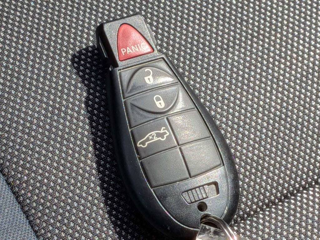 Used 2014 Dodge Challenger SXT RWD image 31