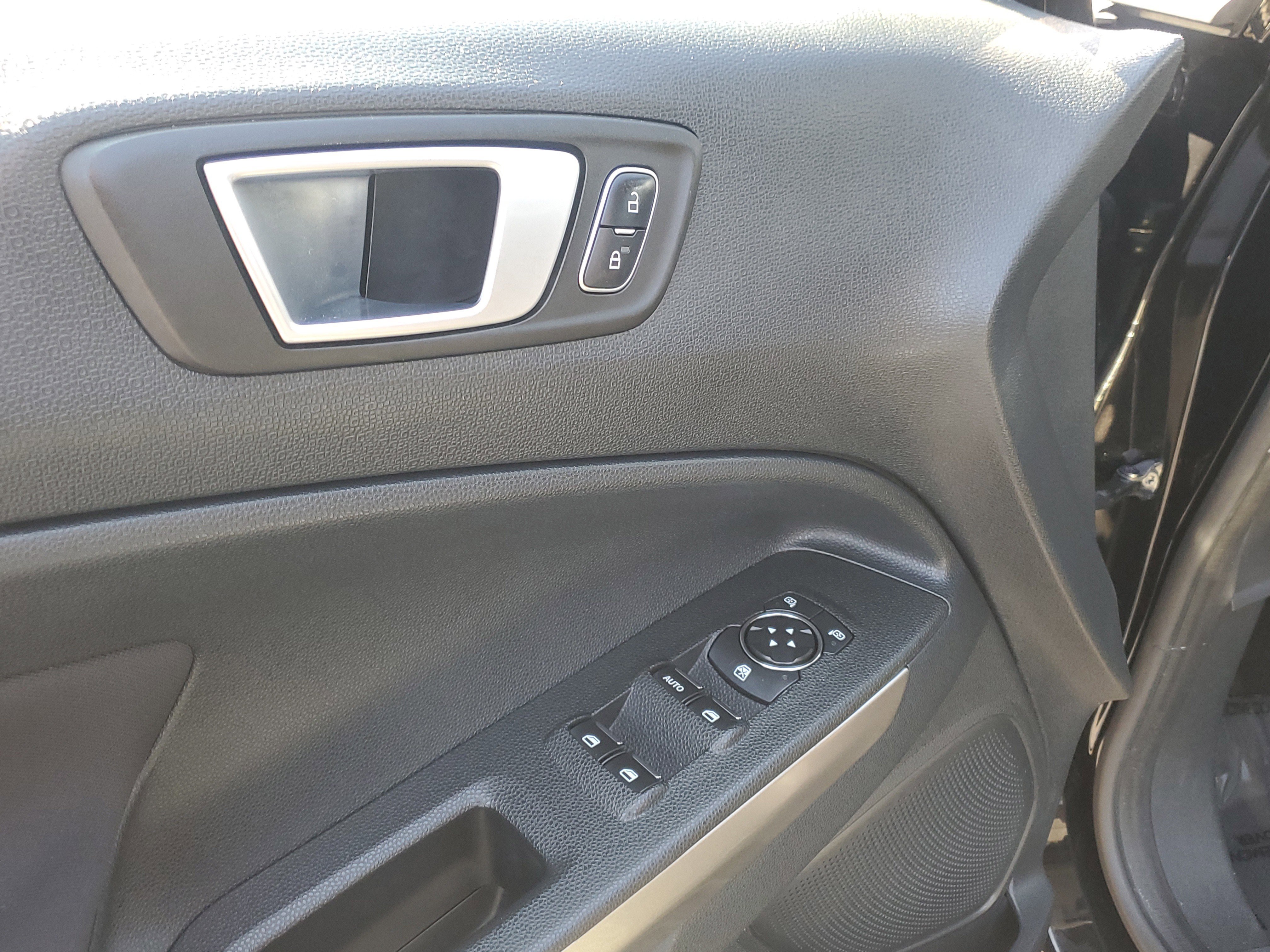 Used 2018 Ford EcoSport SE w/ SE Convenience Package image 20