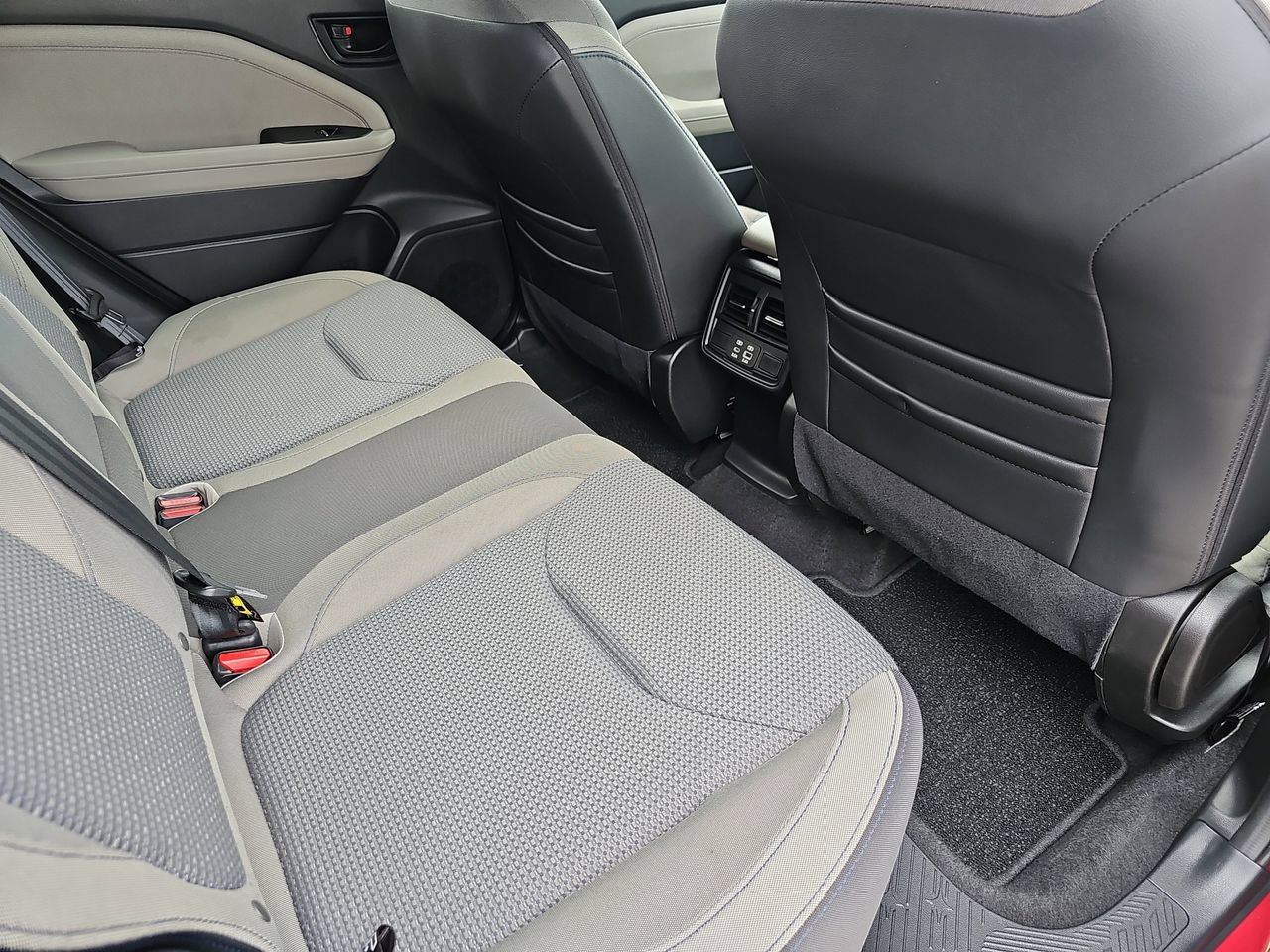 Certified 2025 Subaru Forester Premium AWD/4WD image 14