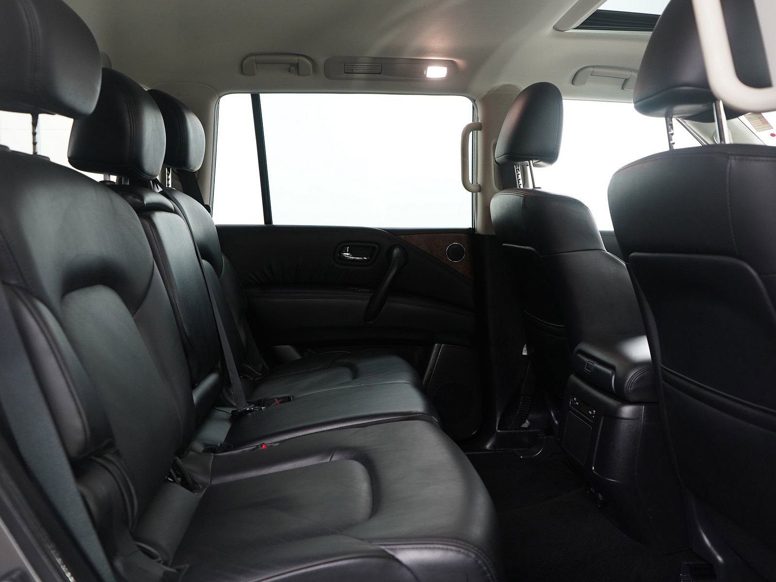 Used 2024 Nissan Armada SL image 13