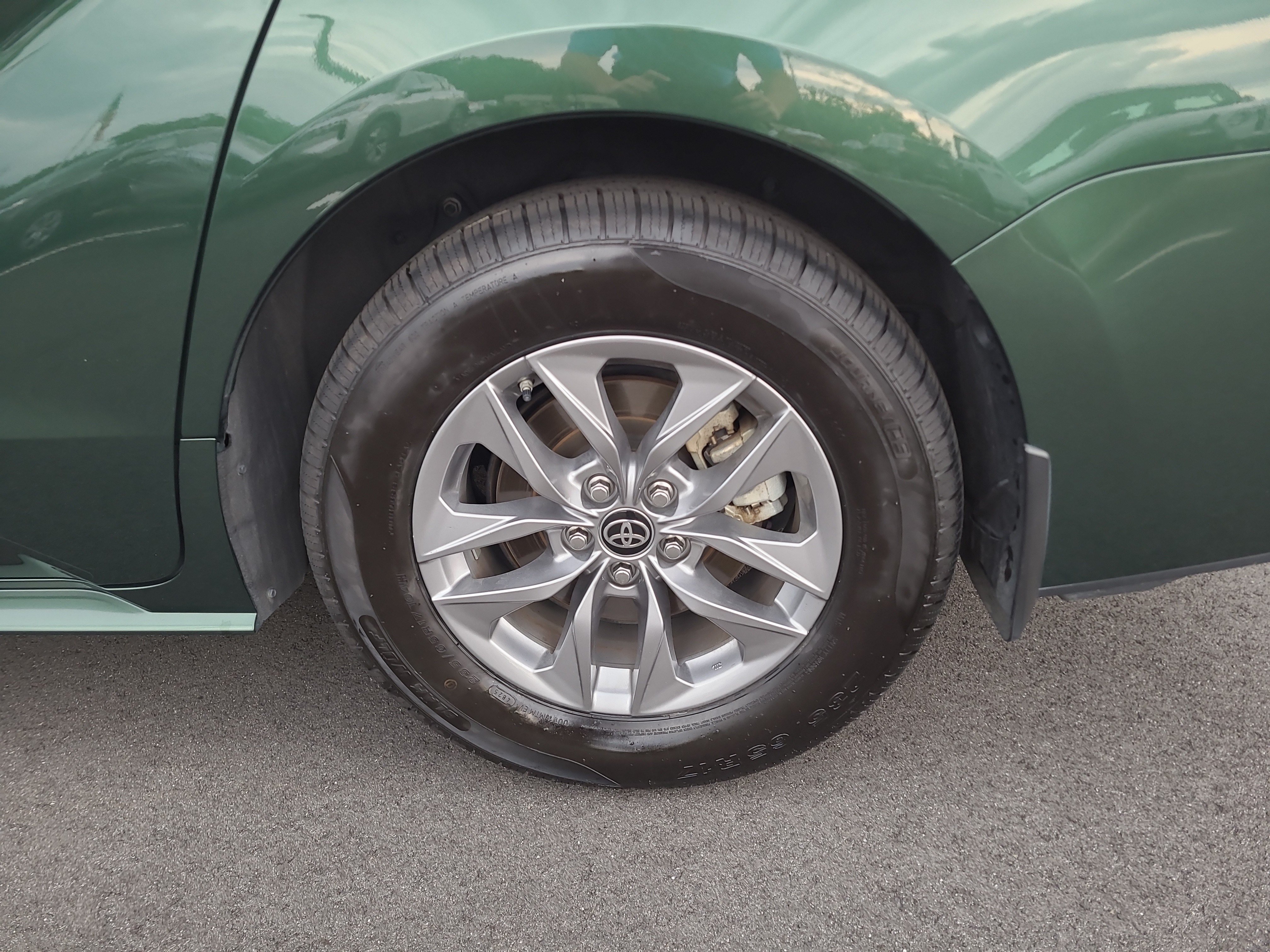 Certified 2025 Toyota Sienna XLE w/ XLE Plus Package AWD/4WD image 10