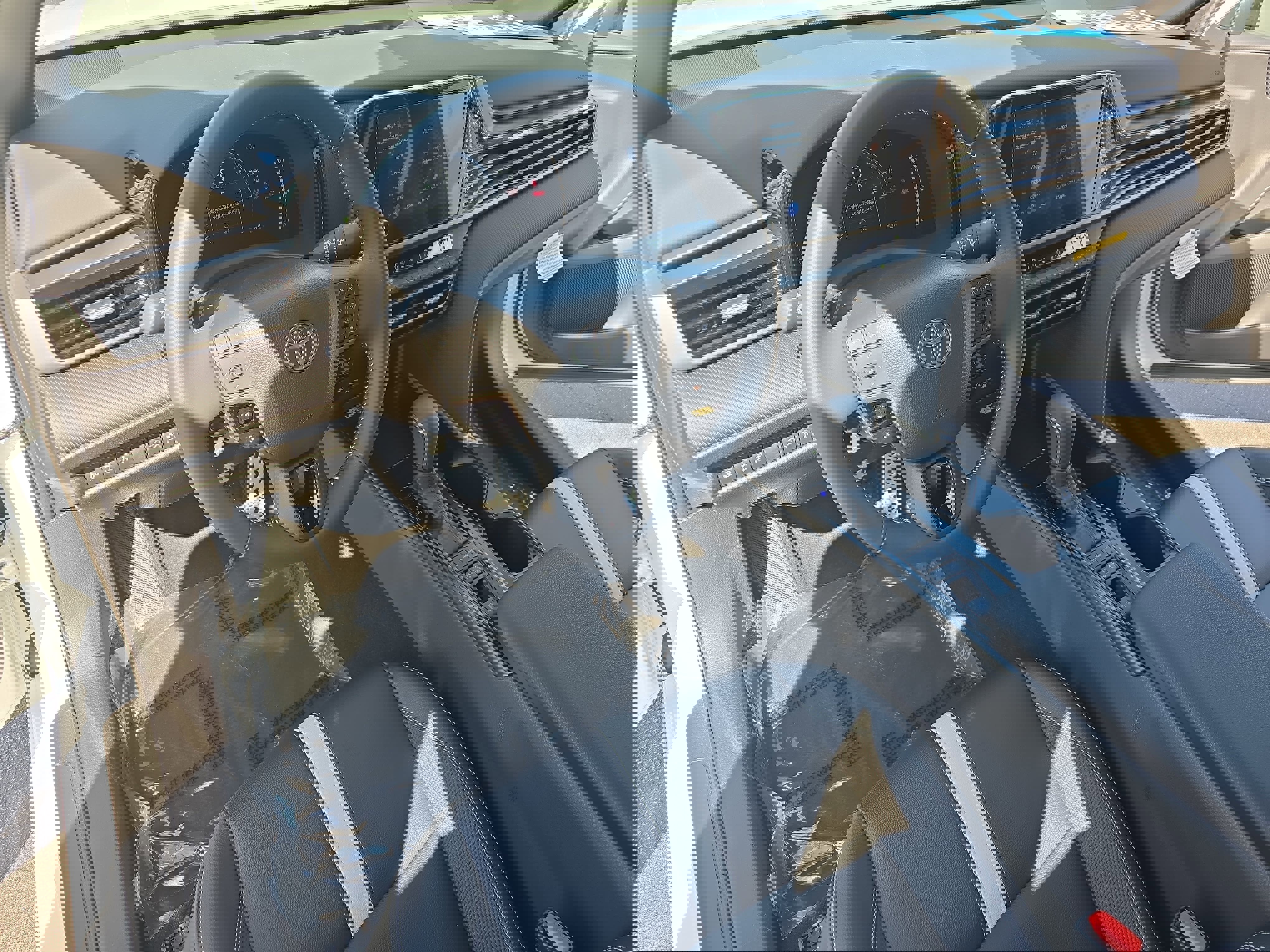 Used 2025 Toyota Camry SE w/ Convenience Package image 15