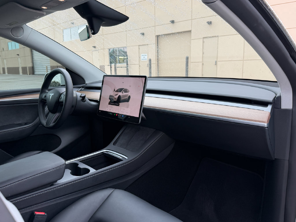 Used 2024 Tesla Model Y Performance AWD/4WD image 19