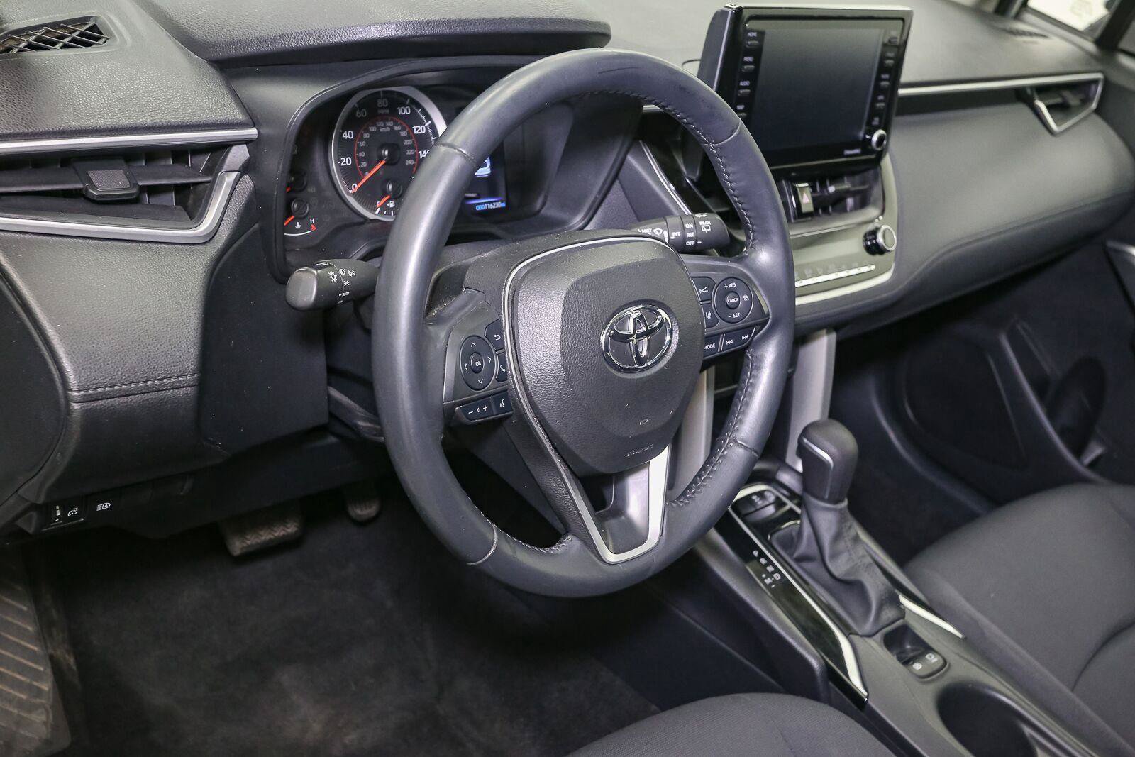 Used 2022 Toyota Corolla Cross LE w/ Moonroof Package AWD/4WD image 25