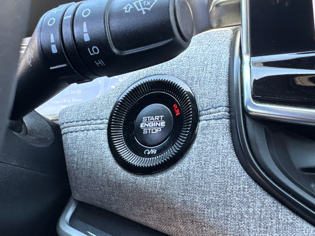 Used 2024 Jeep Compass Latitude AWD/4WD image 30