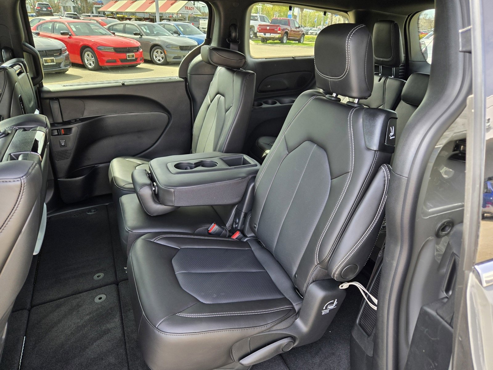 New 2025 Chrysler Pacifica Select w/ Uconnect Theater Family Group image 7