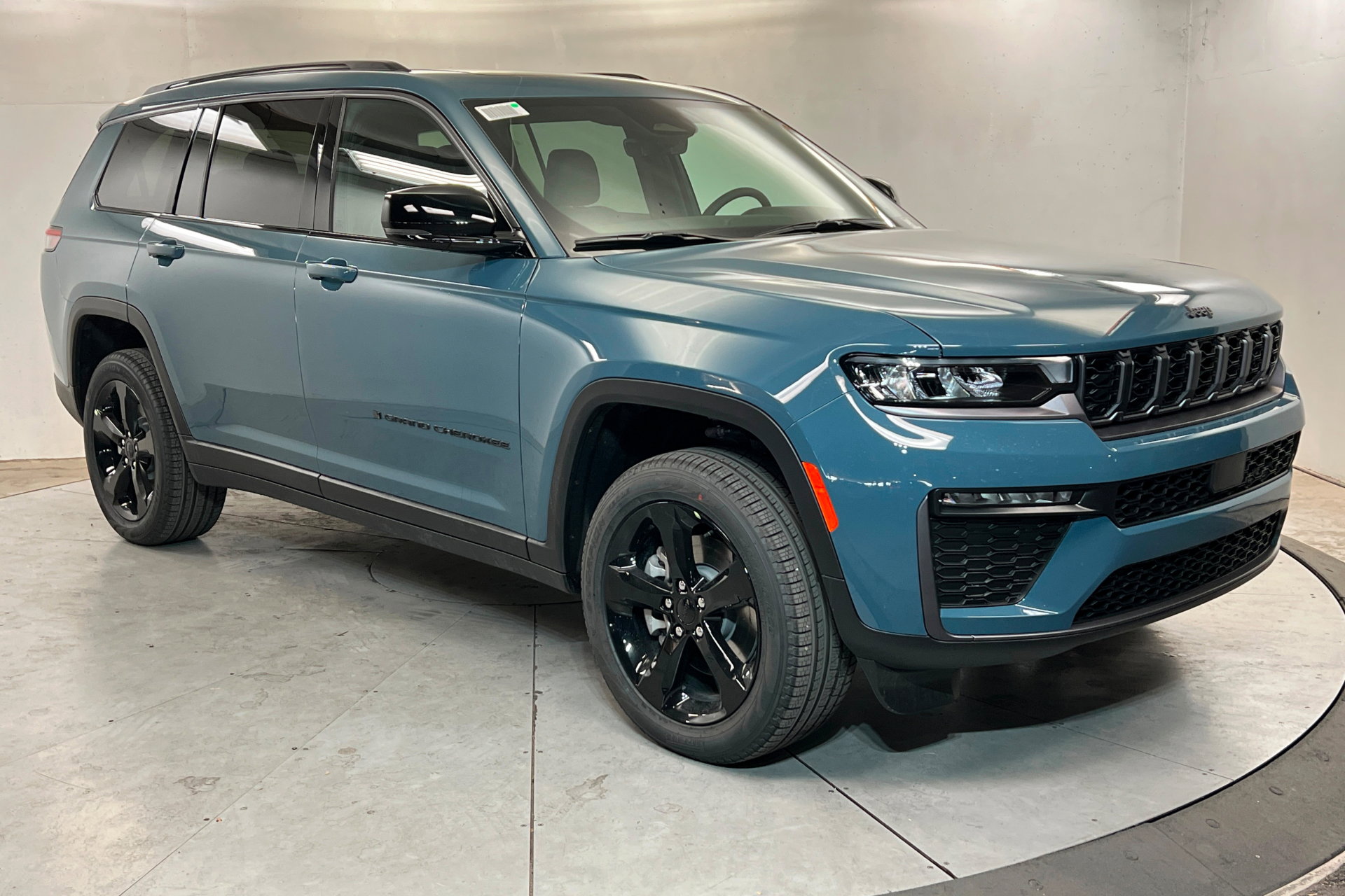 New 2026 Jeep Grand Cherokee L Limited w/ Limited Altitude Package AWD/4WD image 7