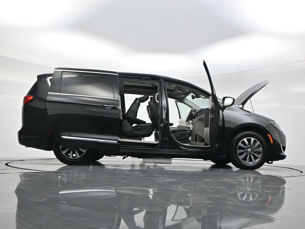 Used 2020 Chrysler Pacifica Limited FWD image 56