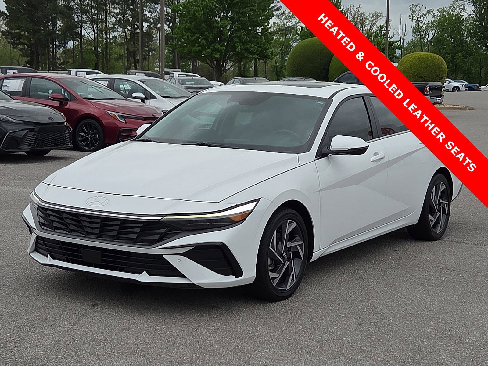 Used 2024 Hyundai Elantra Limited image 2