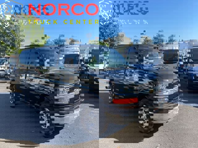 Used 2015 Chevrolet Express 2500 image 2