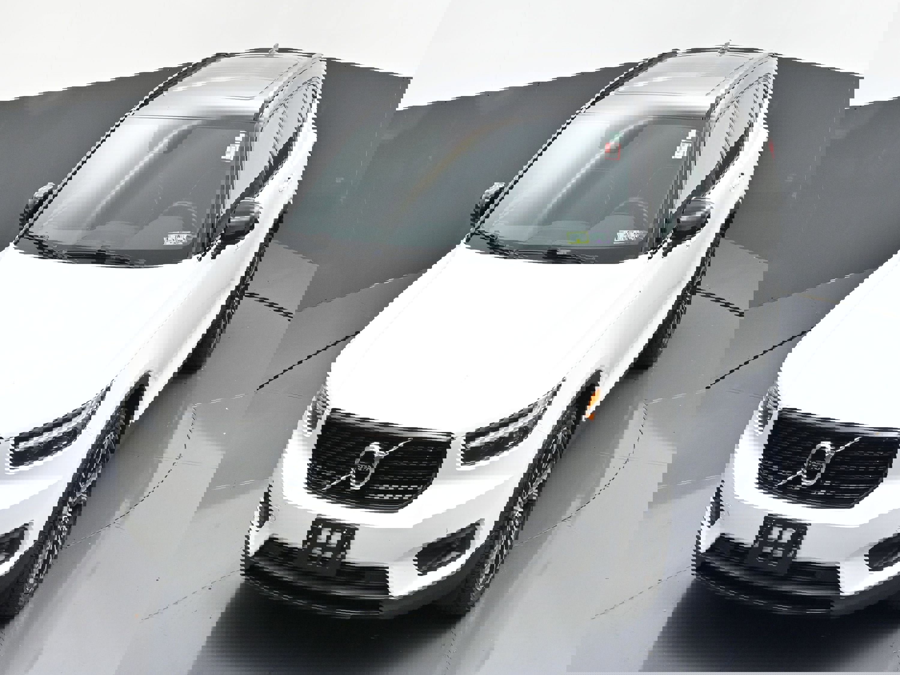 Used 2022 Volvo XC40 T5 R-Design image 48