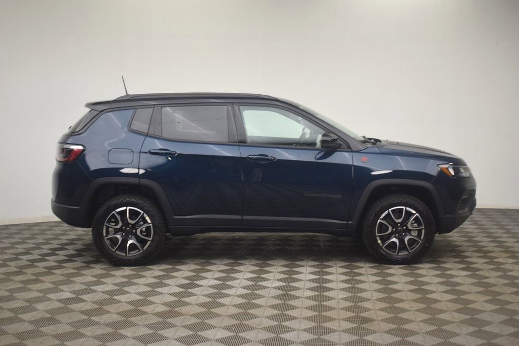 New 2026 Jeep Compass Trailhawk AWD/4WD image 3
